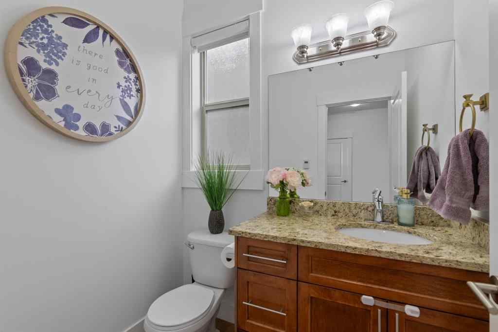 MLS® A2263648 - 332 kinniburgh Boulevard  in Kinniburgh North Chestermere, Residential