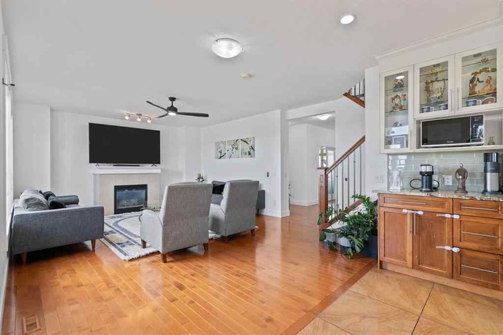 MLS® A2263648 - 332 kinniburgh Boulevard  in Kinniburgh North Chestermere, Residential