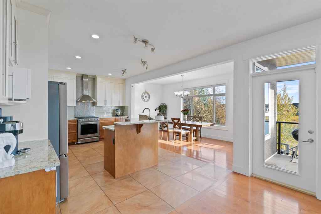 MLS® A2263648 - 332 kinniburgh Boulevard  in Kinniburgh North Chestermere, Residential