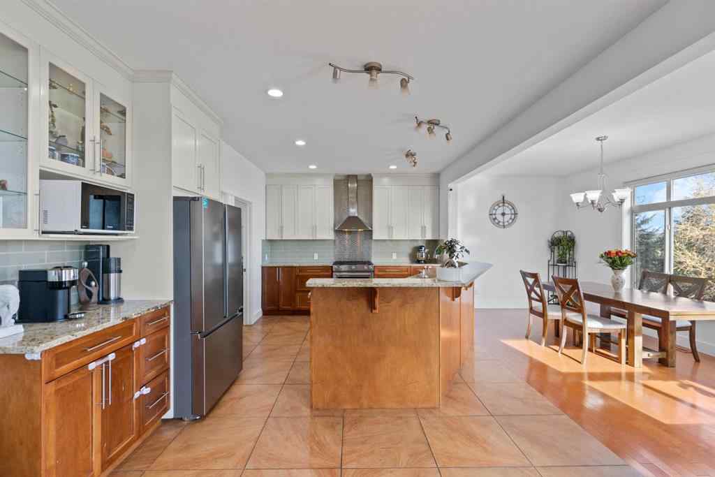 MLS® A2263648 - 332 kinniburgh Boulevard  in Kinniburgh North Chestermere, Residential