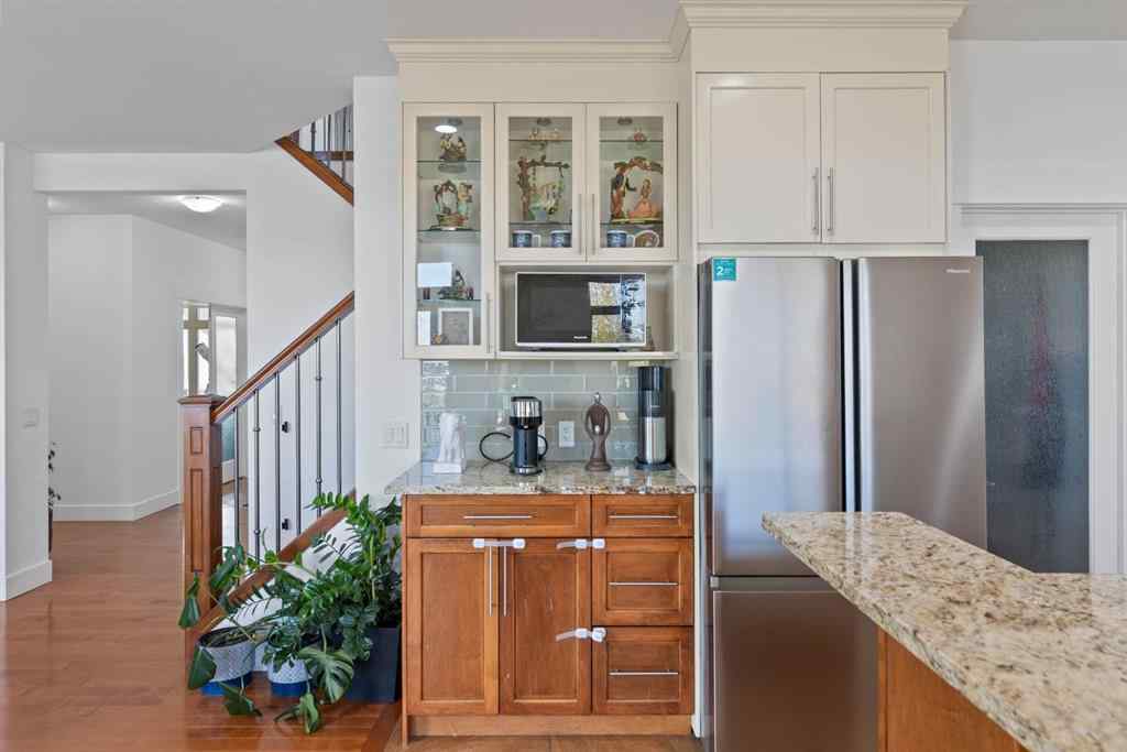 MLS® A2263648 - 332 kinniburgh Boulevard  in Kinniburgh North Chestermere, Residential