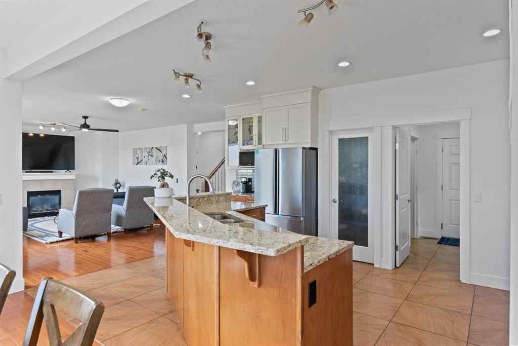 MLS® A2263648 - 332 kinniburgh Boulevard  in Kinniburgh North Chestermere, Residential