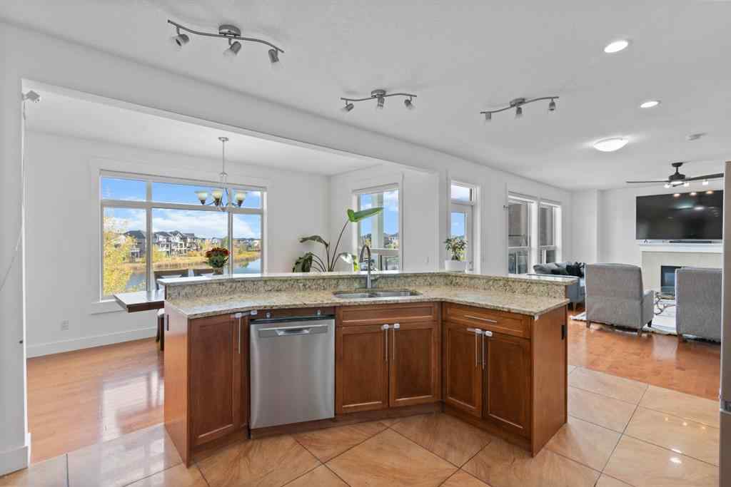 MLS® A2263648 - 332 kinniburgh Boulevard  in Kinniburgh North Chestermere, Residential