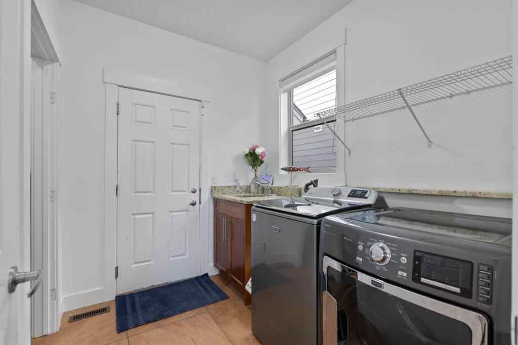 MLS® A2263648 - 332 kinniburgh Boulevard  in Kinniburgh North Chestermere, Residential