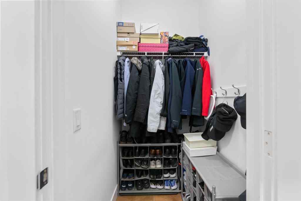 MLS® A2263648 - 332 kinniburgh Boulevard  in Kinniburgh North Chestermere, Residential