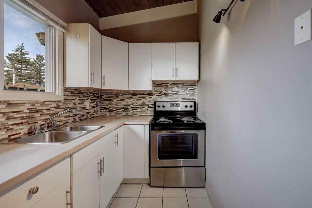 MLS® A2263652 - 529 Sabrina Road SW in Southwood Calgary, Residential