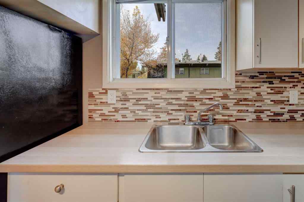 MLS® A2263652 - 529 Sabrina Road SW in Southwood Calgary, Residential