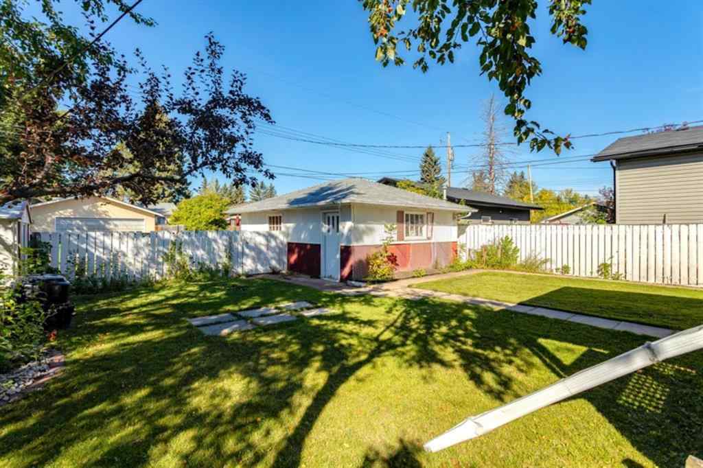 MLS® A2263661 - 3915 73 Street NW in Bowness Calgary, Residential