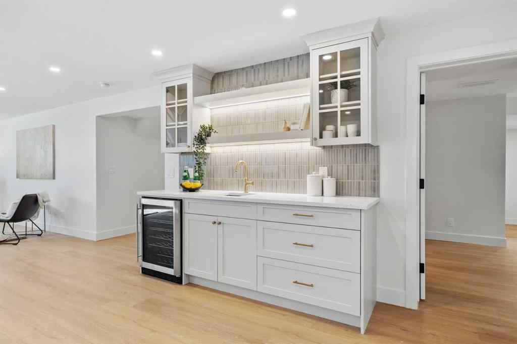 MLS® A2263663 - 824 Sierra Morena Place SW in Signal Hill Calgary, Residential