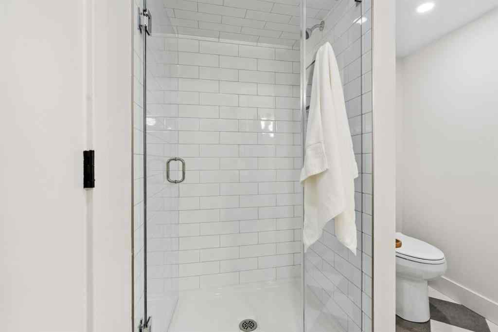 MLS® A2263663 - 824 Sierra Morena Place SW in Signal Hill Calgary, Residential