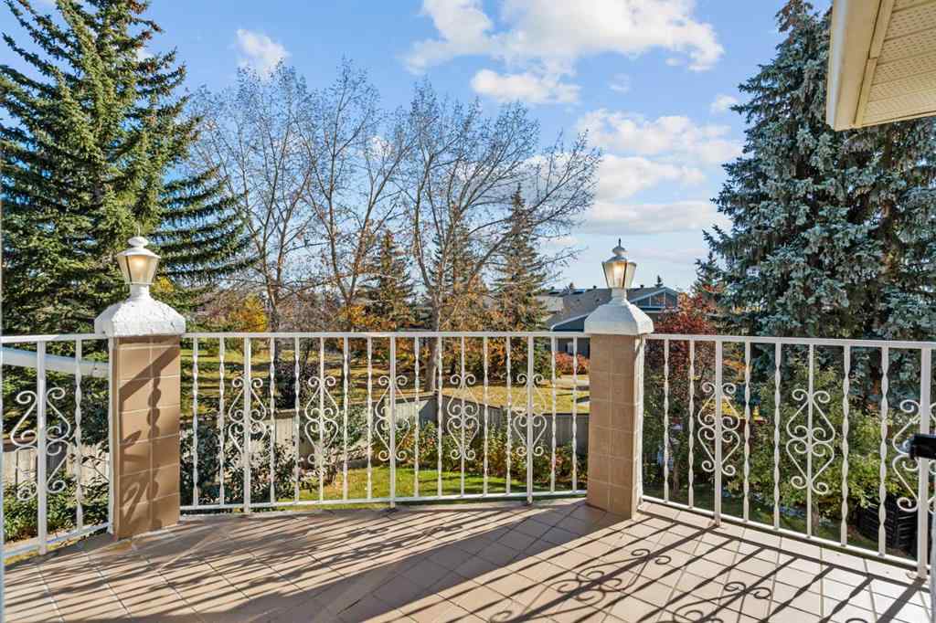 MLS® A2263663 - 824 Sierra Morena Place SW in Signal Hill Calgary, Residential
