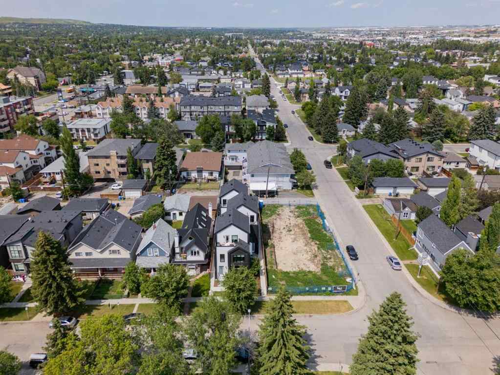 MLS® A2263670 - Unit #2 136 21 Avenue NE in Tuxedo Park Calgary, Residential