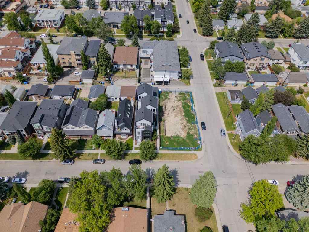 MLS® A2263670 - Unit #2 136 21 Avenue NE in Tuxedo Park Calgary, Residential