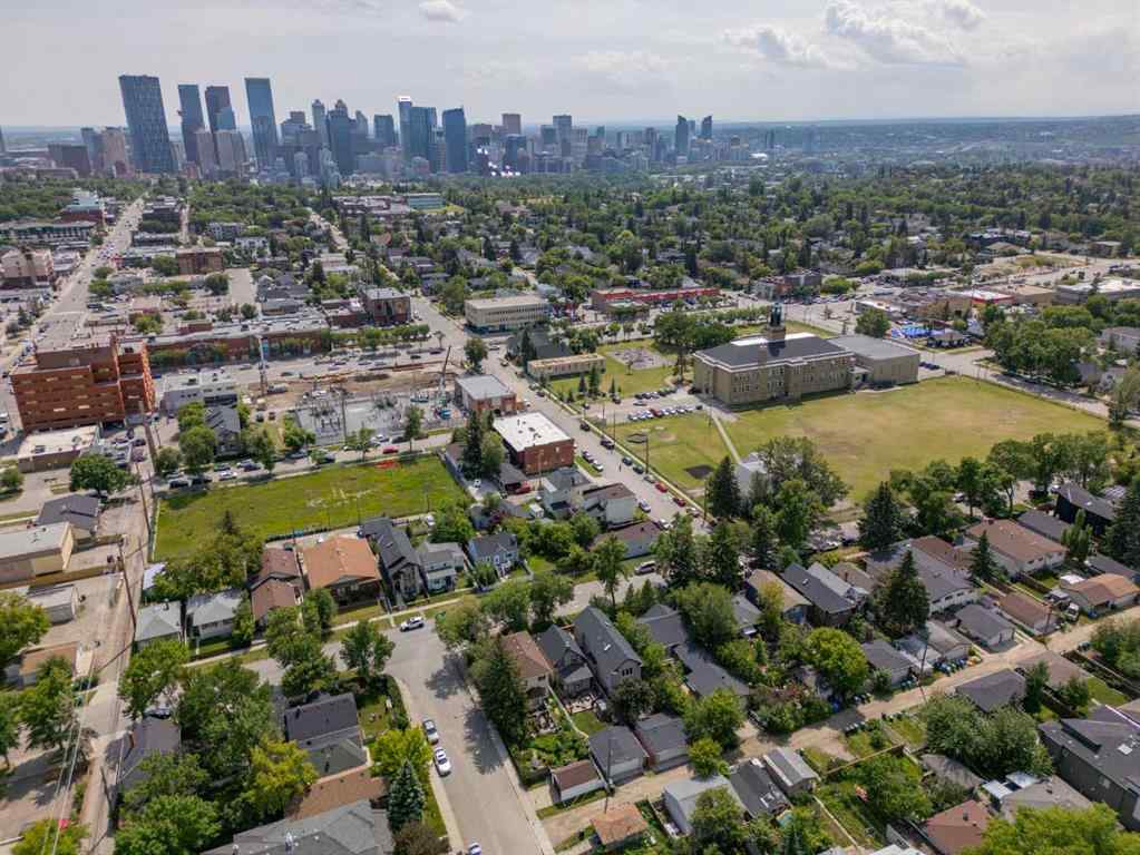 MLS® A2263670 - Unit #2 136 21 Avenue NE in Tuxedo Park Calgary, Residential