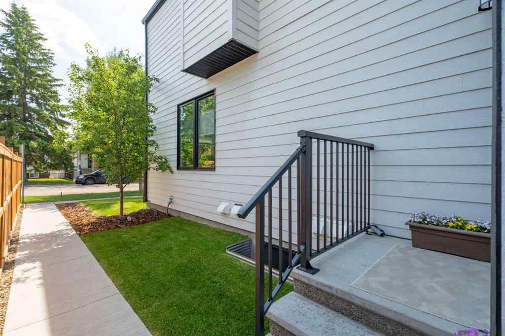 MLS® A2263670 - Unit #2 136 21 Avenue NE in Tuxedo Park Calgary, Residential