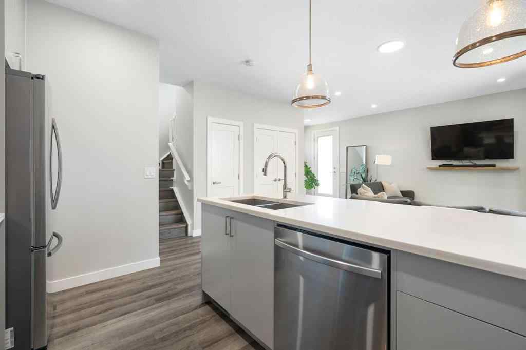 MLS® A2263670 - Unit #2 136 21 Avenue NE in Tuxedo Park Calgary, Residential