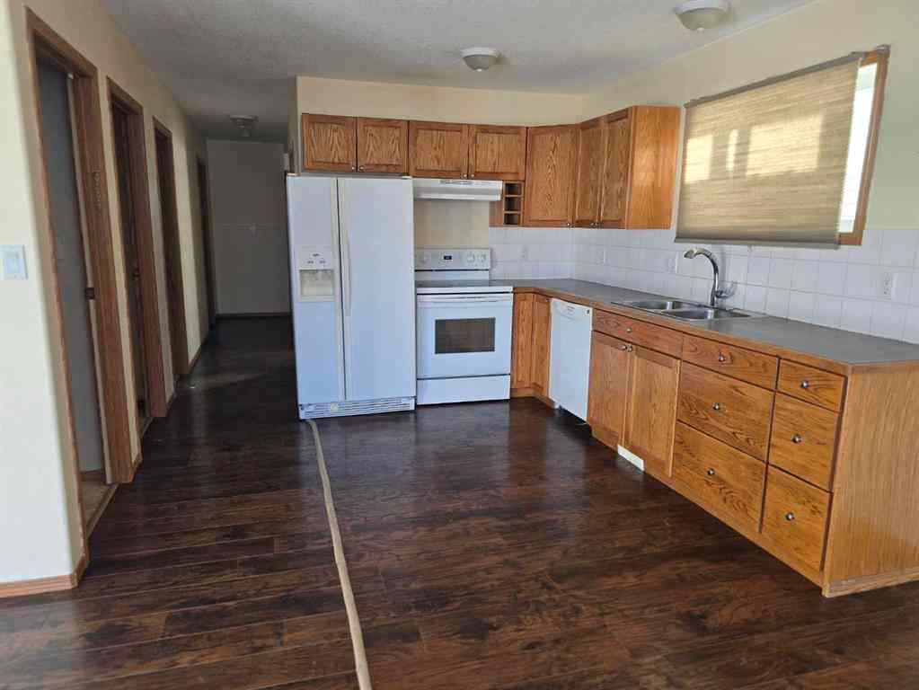 MLS® A2263675 - 244 16 Street E in Meadowbrook Brooks, Residential