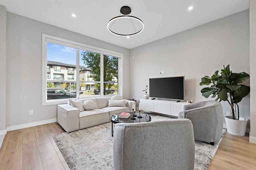 MLS® A2263677 - 2225 77 Street SW in Springbank Hill Calgary, Residential