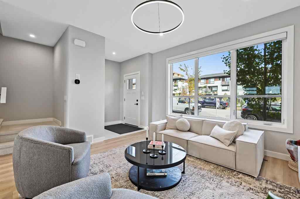 MLS® A2263677 - 2225 77 Street SW in Springbank Hill Calgary, Residential