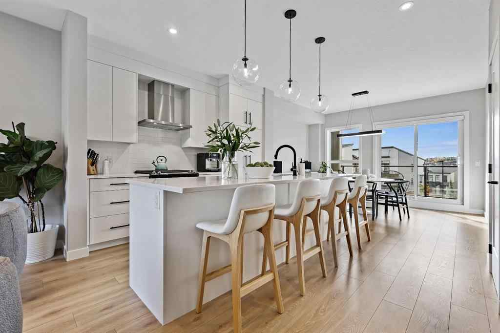 MLS® A2263677 - 2225 77 Street SW in Springbank Hill Calgary, Residential