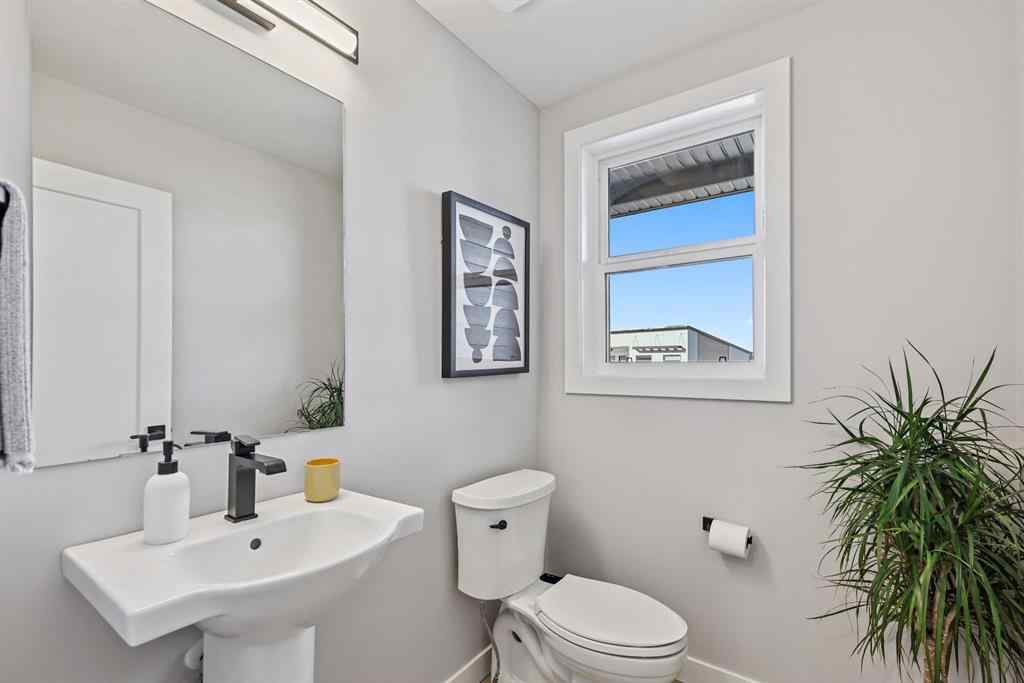 MLS® A2263677 - 2225 77 Street SW in Springbank Hill Calgary, Residential