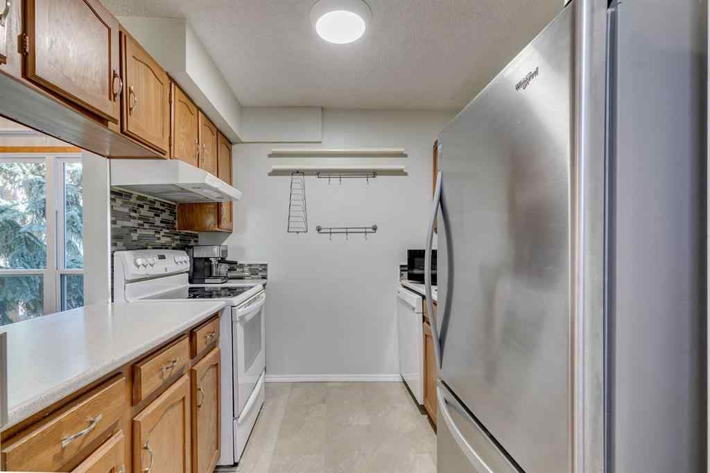 MLS® A2263681 - Unit #121 860 Midridge Drive SE in Midnapore Calgary, Residential