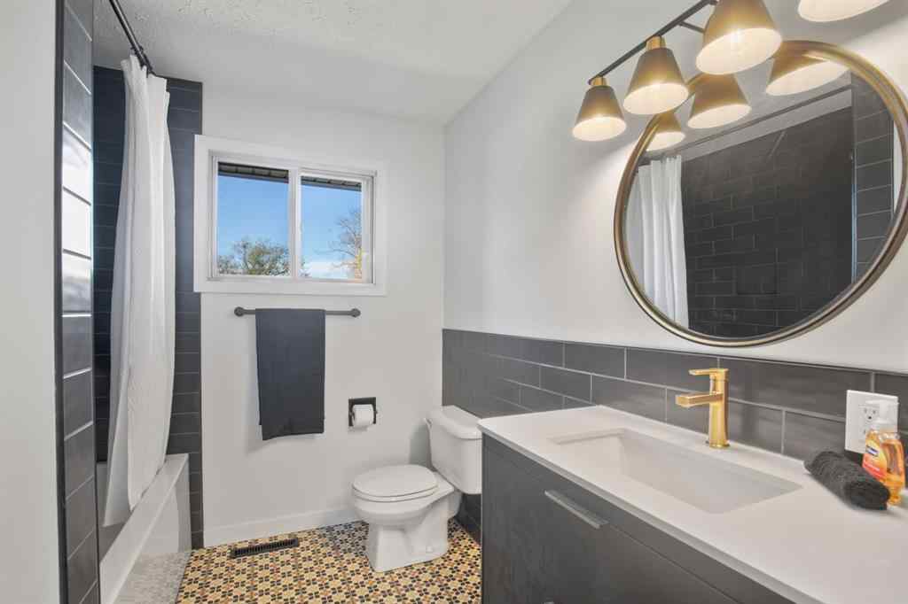 MLS® A2263696 - 7 Stirling Close  in Sunnybrook Red Deer, Residential