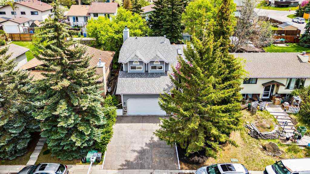 MLS® A2263704 - 6 Castle Place  in Glenbow Cochrane, Residential