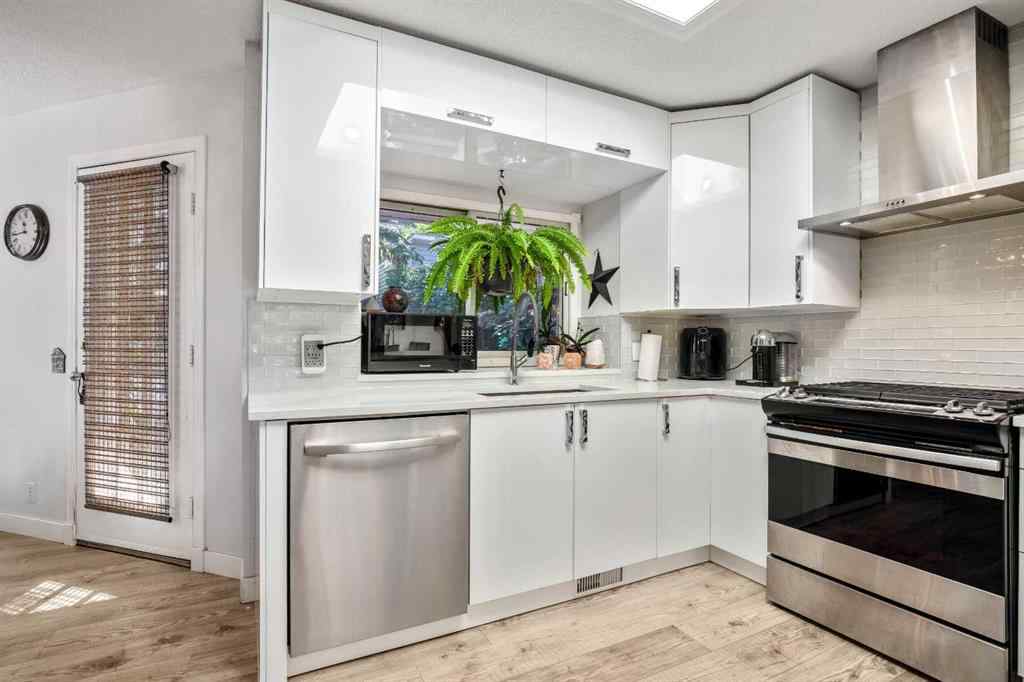 MLS® A2263704 - 6 Castle Place  in Glenbow Cochrane, Residential