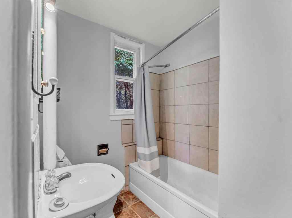 MLS® A2263708 - 517 Iris Street  in NONE Rosemary, Residential