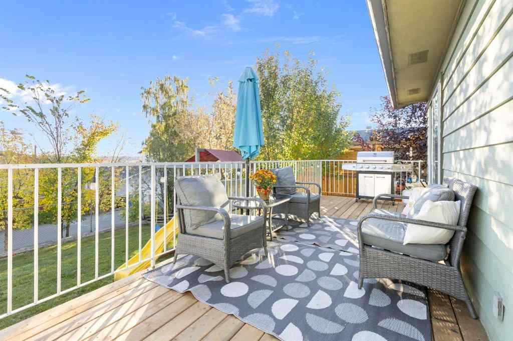MLS® A2263736 - 27 Deercrest Close SE in Deer Ridge Calgary, Residential