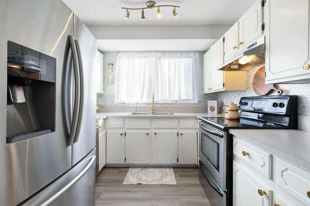 MLS® A2263736 - 27 Deercrest Close SE in Deer Ridge Calgary, Residential