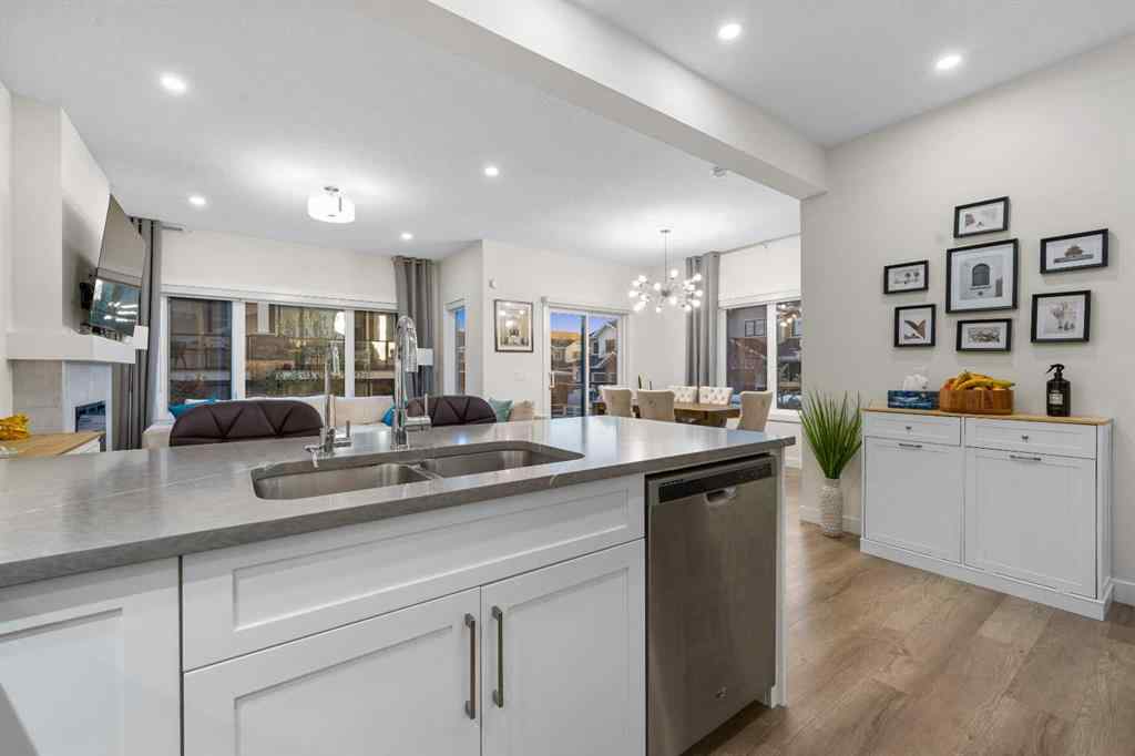 MLS® A2263739 - 51 Crestridge Common SW in Crestmont Calgary, Residential