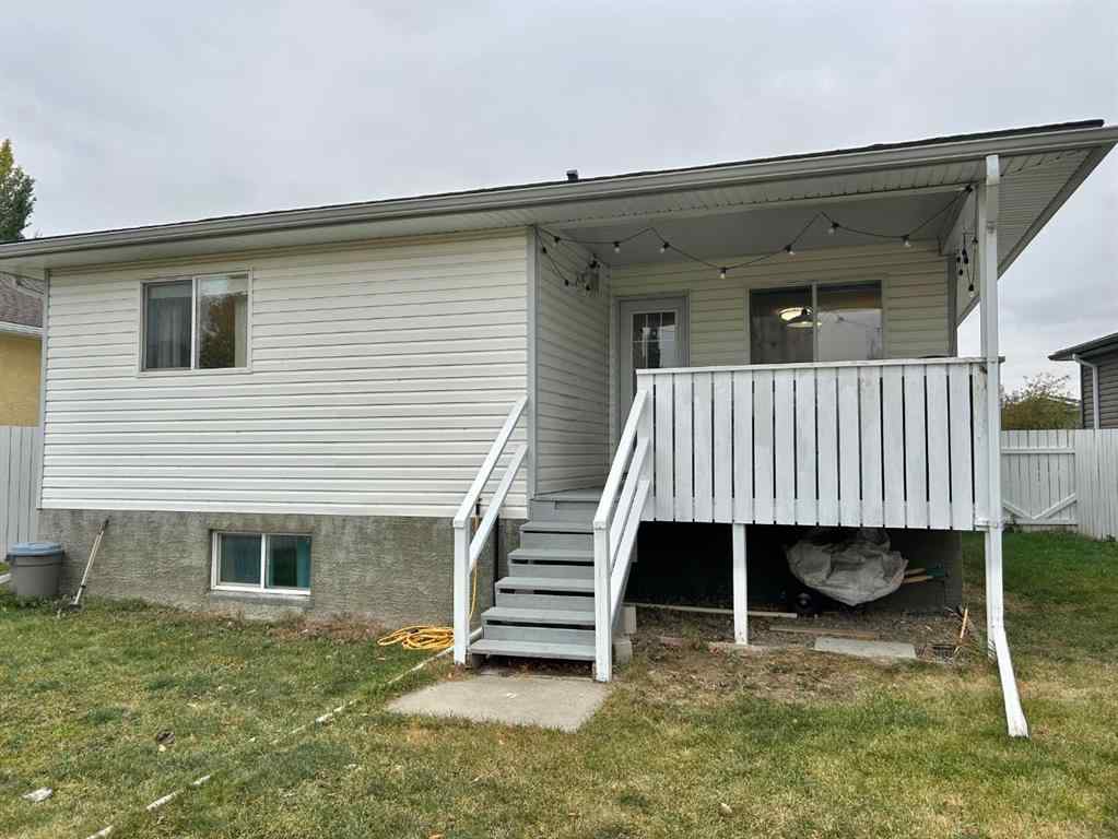 MLS® A2263742 - 192 Mt Rundle Road W in Mountain Heights Lethbridge, Residential