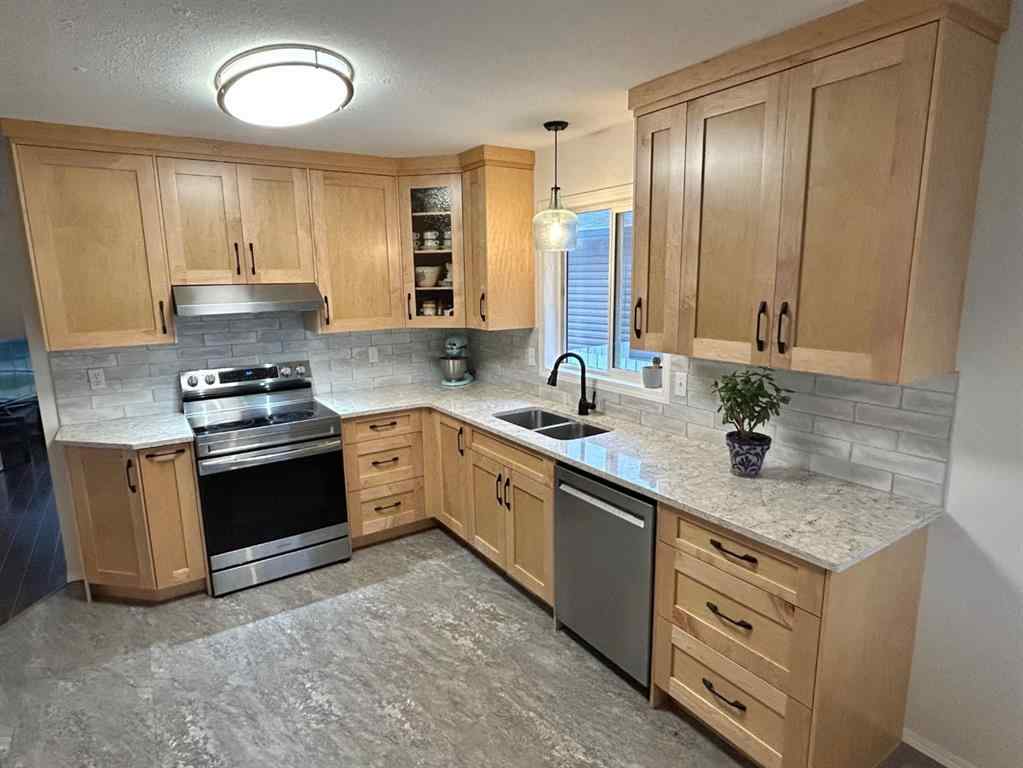 MLS® A2263742 - 192 Mt Rundle Road W in Mountain Heights Lethbridge, Residential