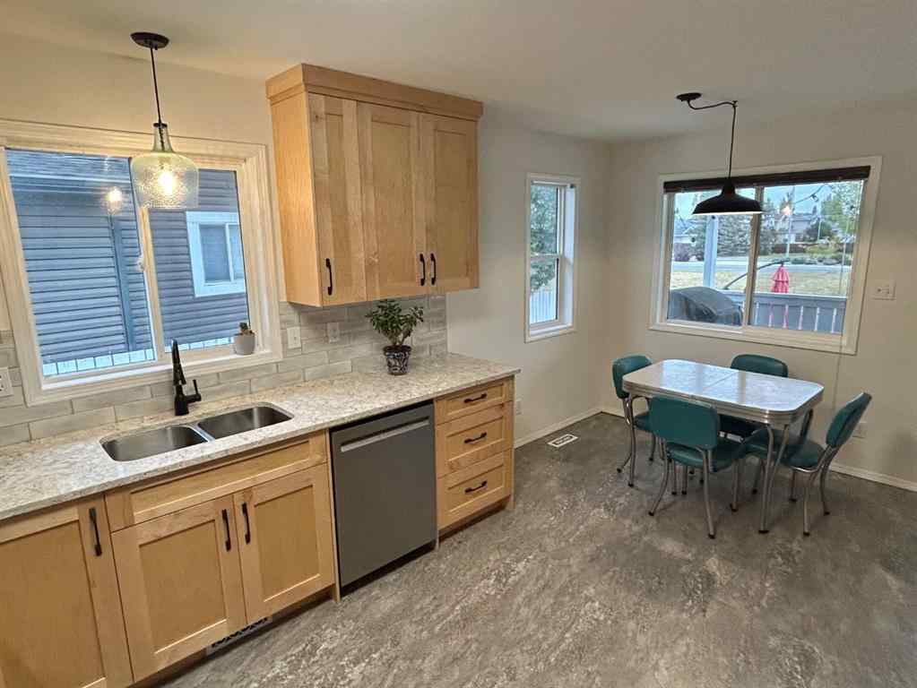 MLS® A2263742 - 192 Mt Rundle Road W in Mountain Heights Lethbridge, Residential