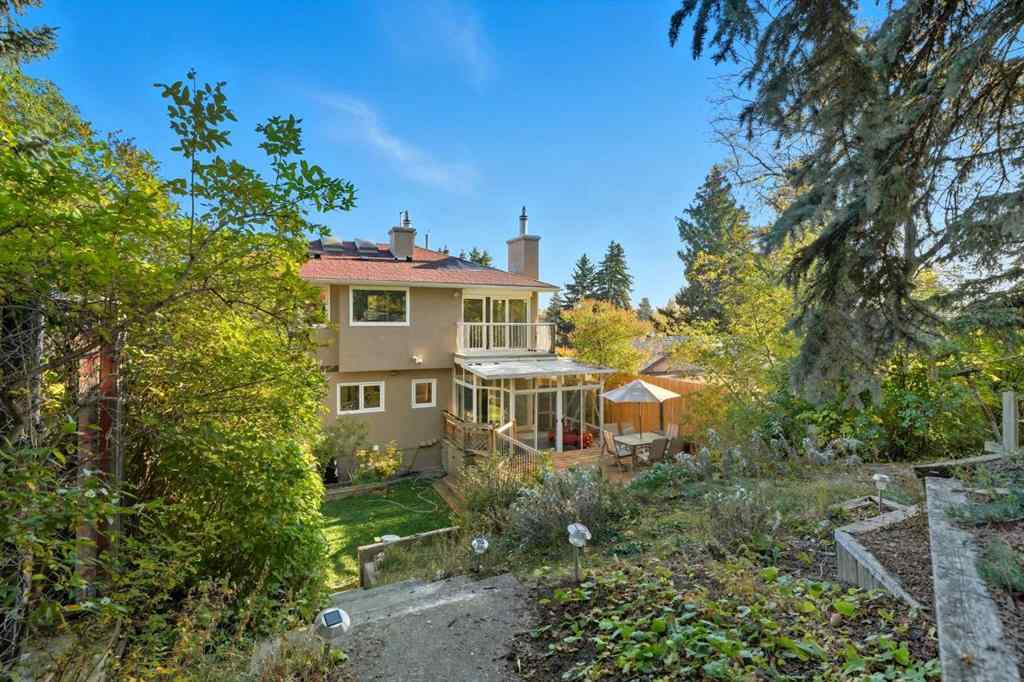 MLS® A2263753 - 8131 33 Avenue NW in Bowness Calgary, Residential