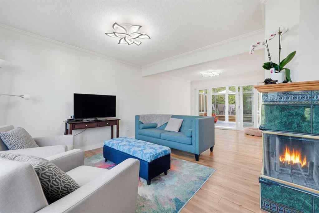 MLS® A2263753 - 8131 33 Avenue NW in Bowness Calgary, Residential