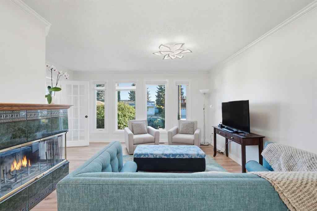 MLS® A2263753 - 8131 33 Avenue NW in Bowness Calgary, Residential