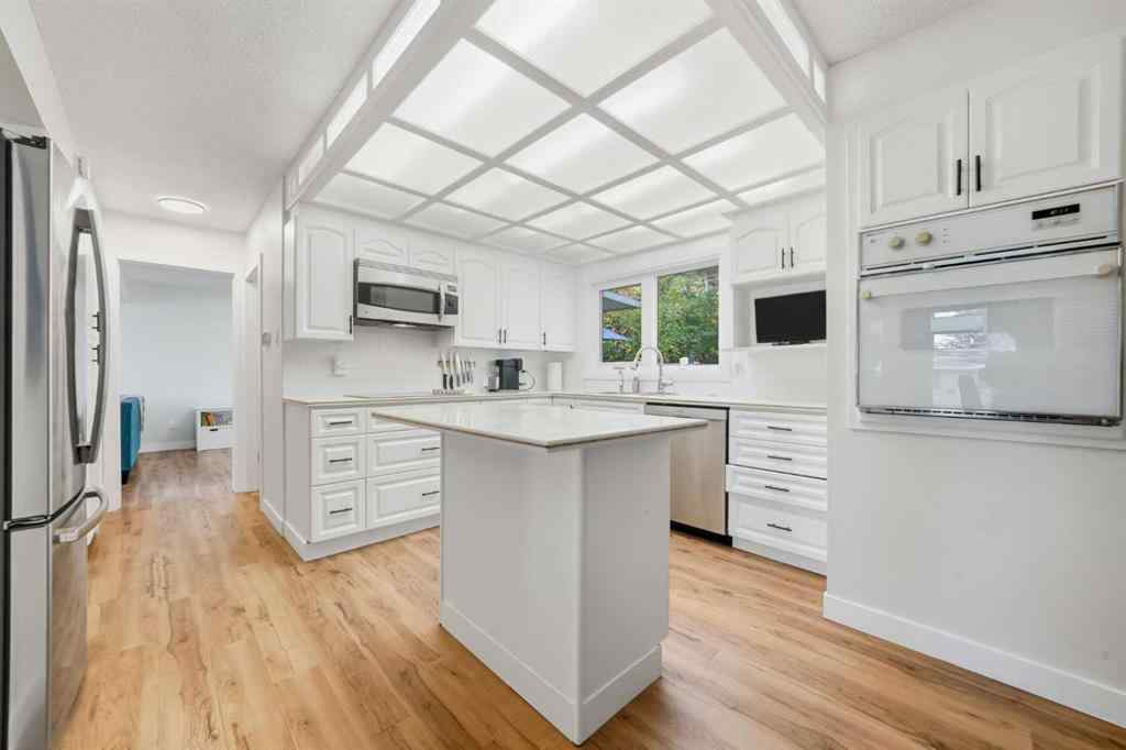 MLS® A2263753 - 8131 33 Avenue NW in Bowness Calgary, Residential