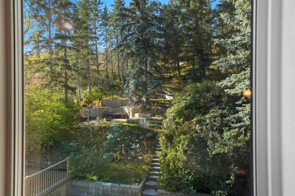 MLS® A2263753 - 8131 33 Avenue NW in Bowness Calgary, Residential