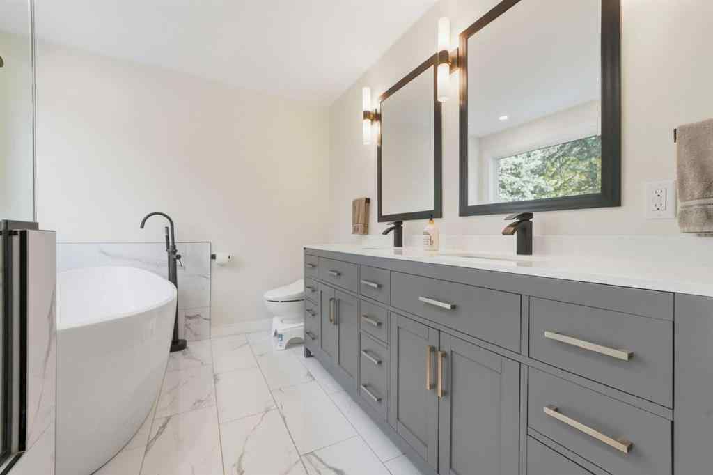 MLS® A2263753 - 8131 33 Avenue NW in Bowness Calgary, Residential