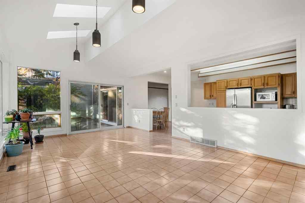 MLS® A2263758 - 907 Shawnee Drive SW in Shawnee Slopes Calgary, Residential