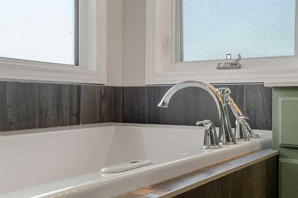 MLS® A2263758 - 907 Shawnee Drive SW in Shawnee Slopes Calgary, Residential