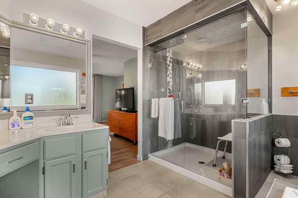 MLS® A2263758 - 907 Shawnee Drive SW in Shawnee Slopes Calgary, Residential