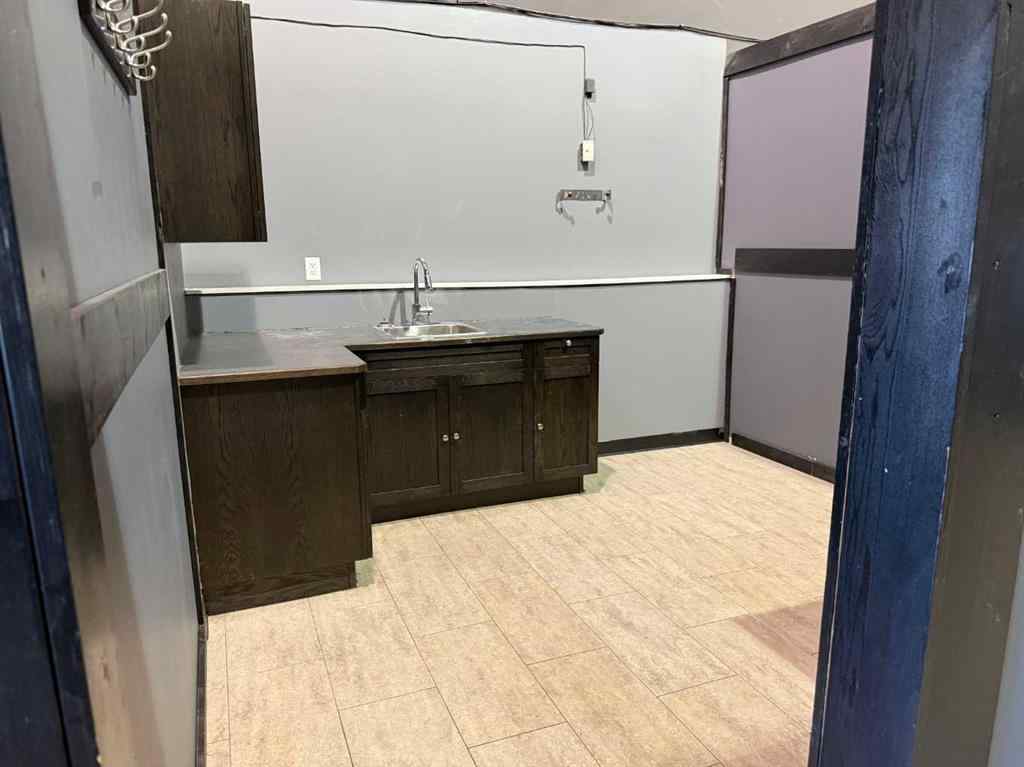 MLS® A2263774 - 18 Sylvaire Close  in Cuendet Industrial Park Sylvan Lake, Commercial