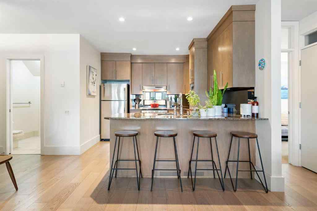 MLS® A2263780 - Unit #102 1407 Kensington Close NW in Hillhurst Calgary, Residential