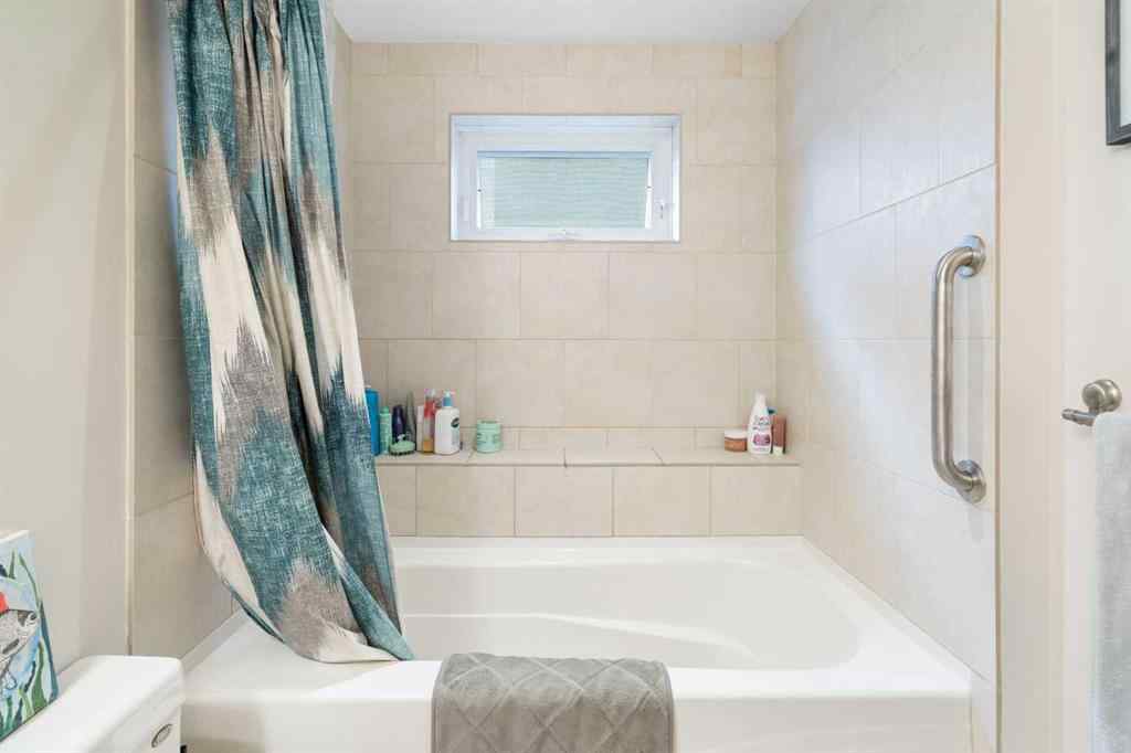 MLS® A2263780 - Unit #102 1407 Kensington Close NW in Hillhurst Calgary, Residential