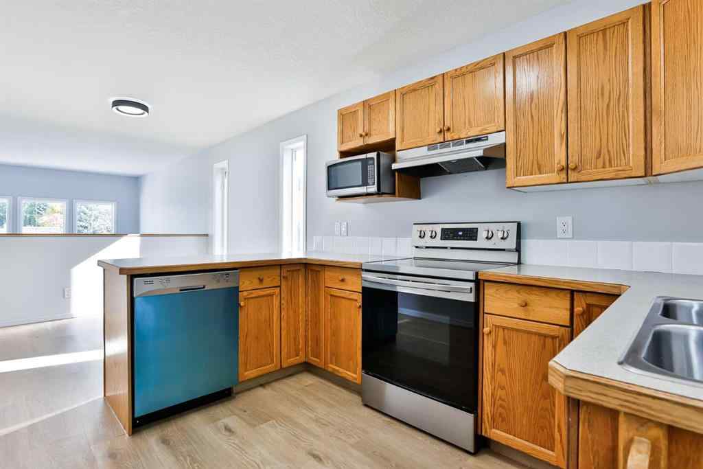 MLS® A2263787 - 30 MT Backus Crescent W in Mountain Heights Lethbridge, Residential