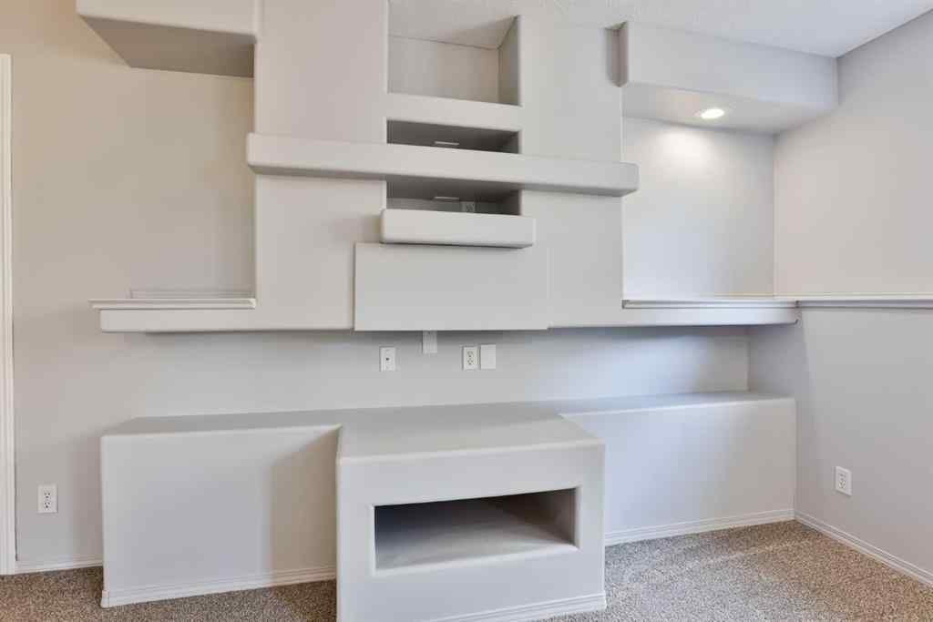 MLS® A2263787 - 30 MT Backus Crescent W in Mountain Heights Lethbridge, Residential